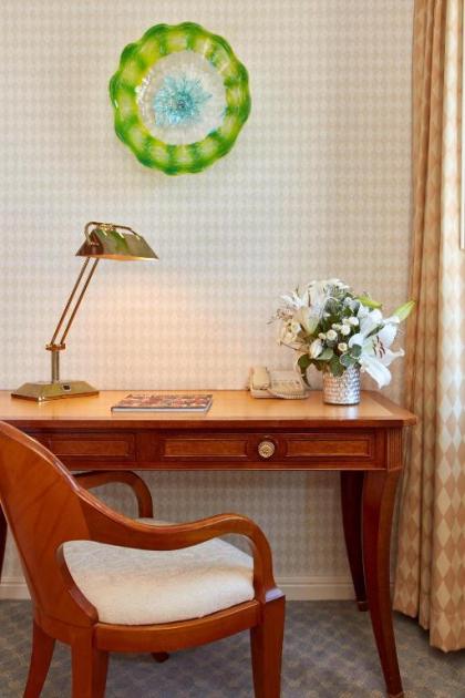 Orchard Hotel - image 3