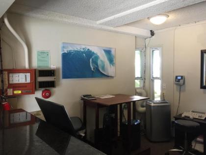 Surfer Beach Hotel - image 2