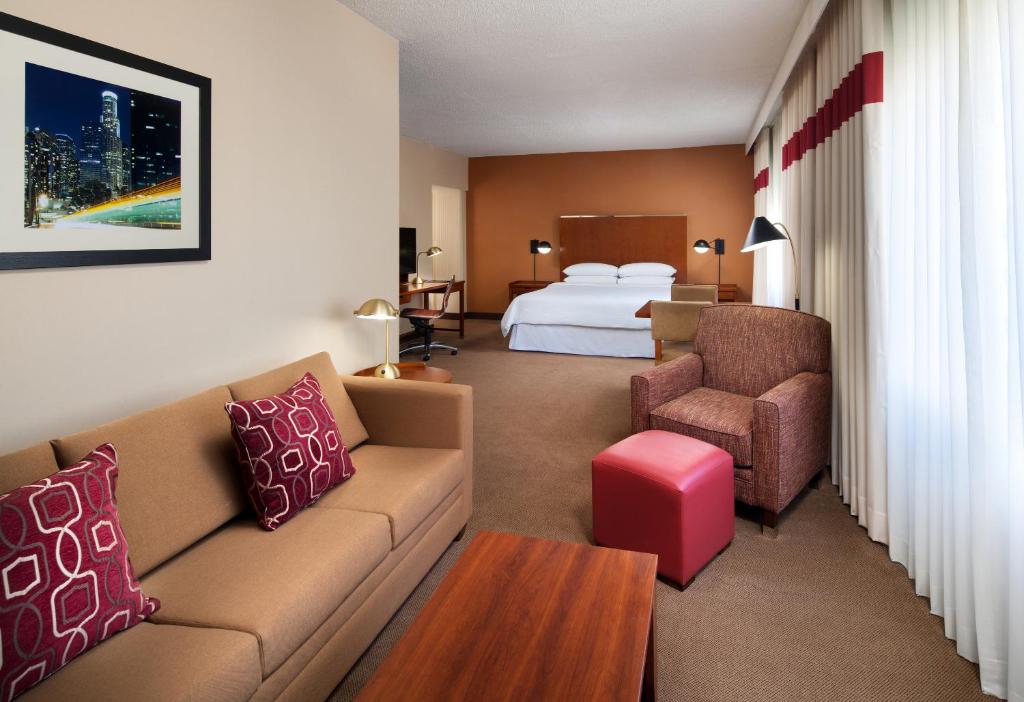 Four Points by Sheraton Los Angeles International Airport - image 2