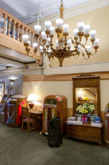 Aida Plaza Hotel - image 2