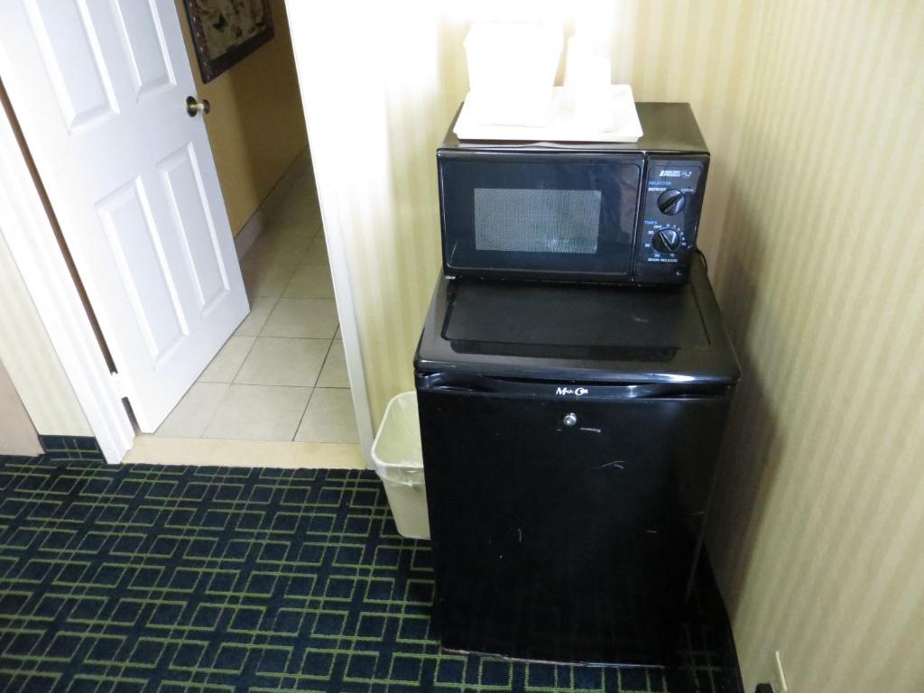 Budget Inn Hollywood - image 4