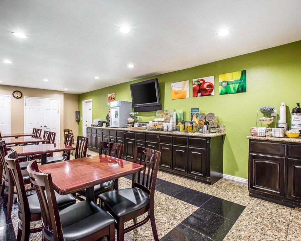 Quality Inn & Suites Thousand Oaks - US101 - image 5