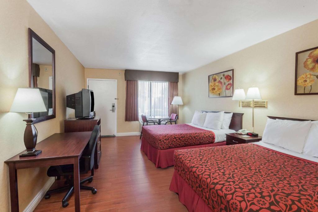 Days Inn by Wyndham San Bernardino/Redlands - image 5