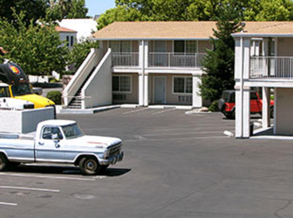 Heritage Inn Express Chico - image 4