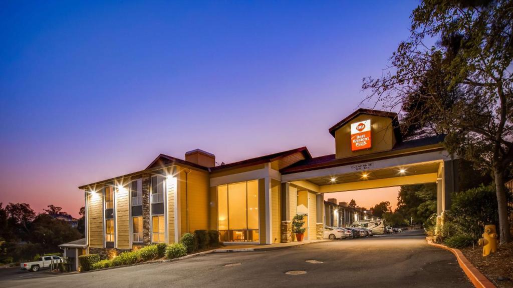 Best Western Plus Heritage Inn - main image