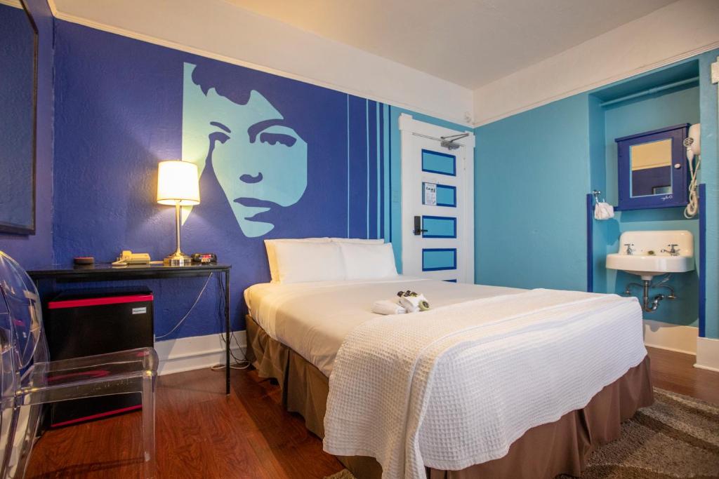 Hotel Des Arts - image 5