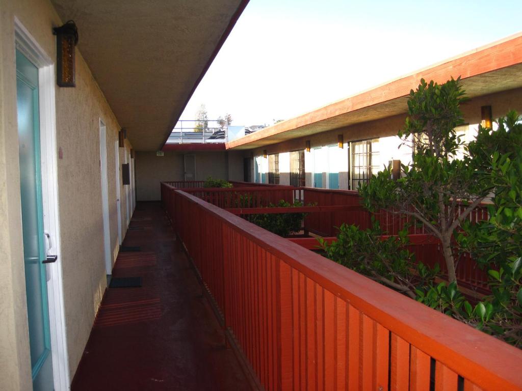 Sunrise Inn San Diego - image 5