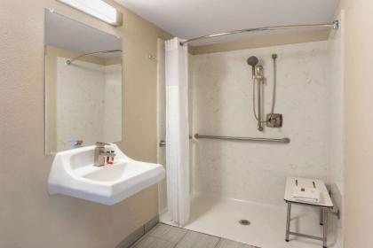 Days Inn Merced / Yosemite Area - image 2