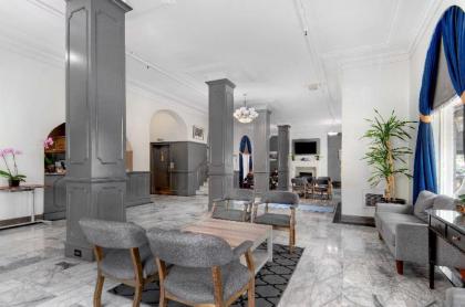 Monarch Hotel - image 3