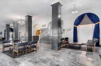 Monarch Hotel - image 4
