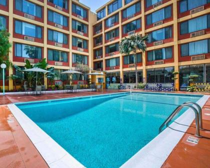 Quality Inn & Suites Montebello - Los Angeles - image 4