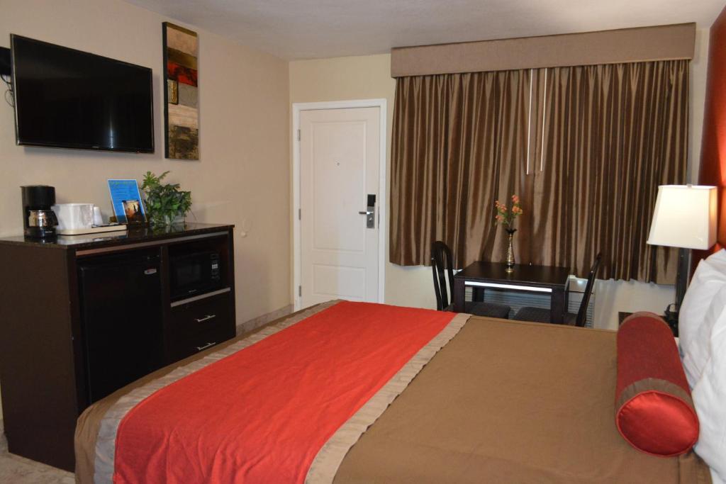 Harbor Inn & Suites Oceanside - main image