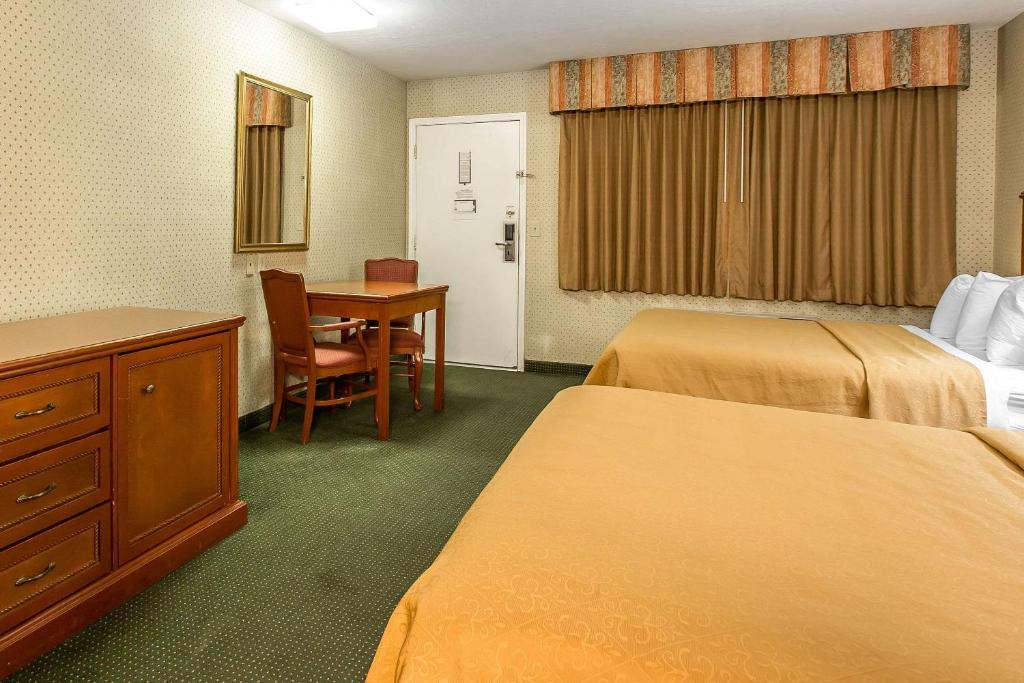 Quality Inn Near China Lake Naval Station - image 5