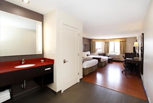 Best Western Plus Dragon Gate Inn - image 3