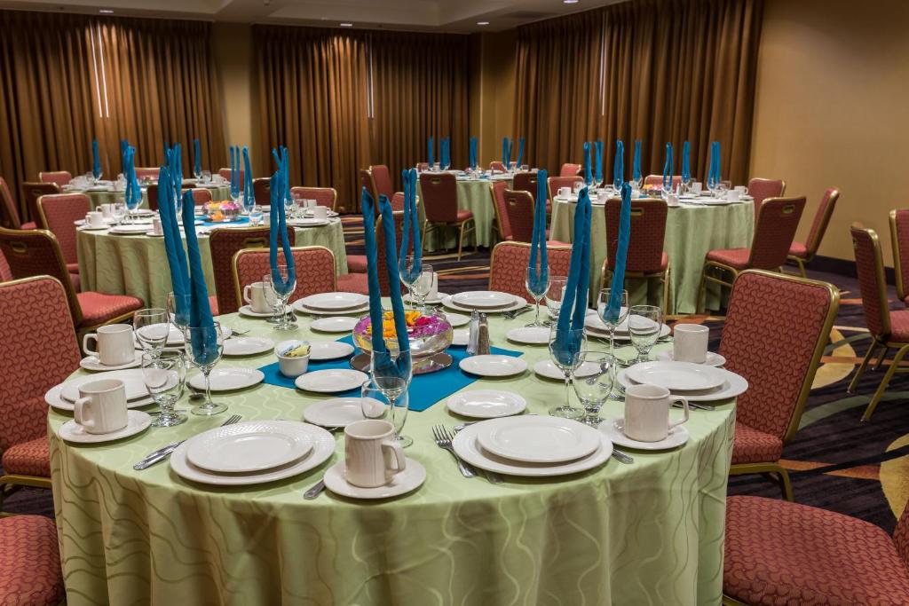 Hilton Garden Inn San Mateo - image 4