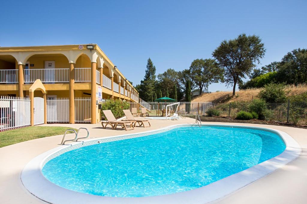 Super 8 by Wyndham Ukiah - main image