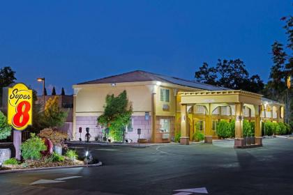 Super 8 by Wyndham Ukiah - image 5
