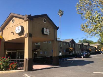 Hotel Rose Garden - image 3