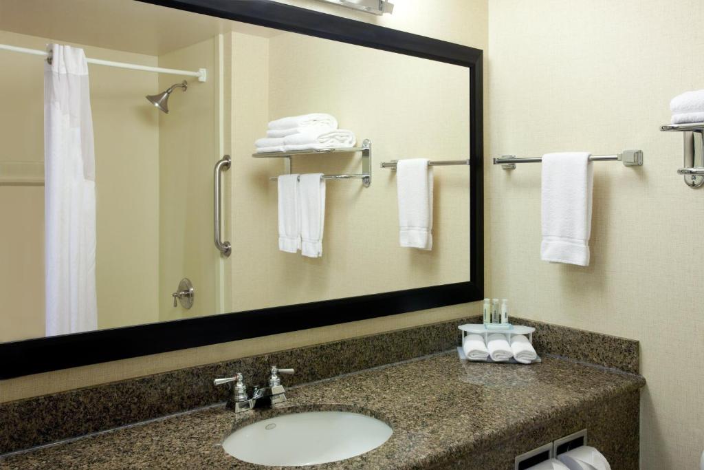 Holiday Inn Express San Francisco Airport North an IHG Hotel - image 2