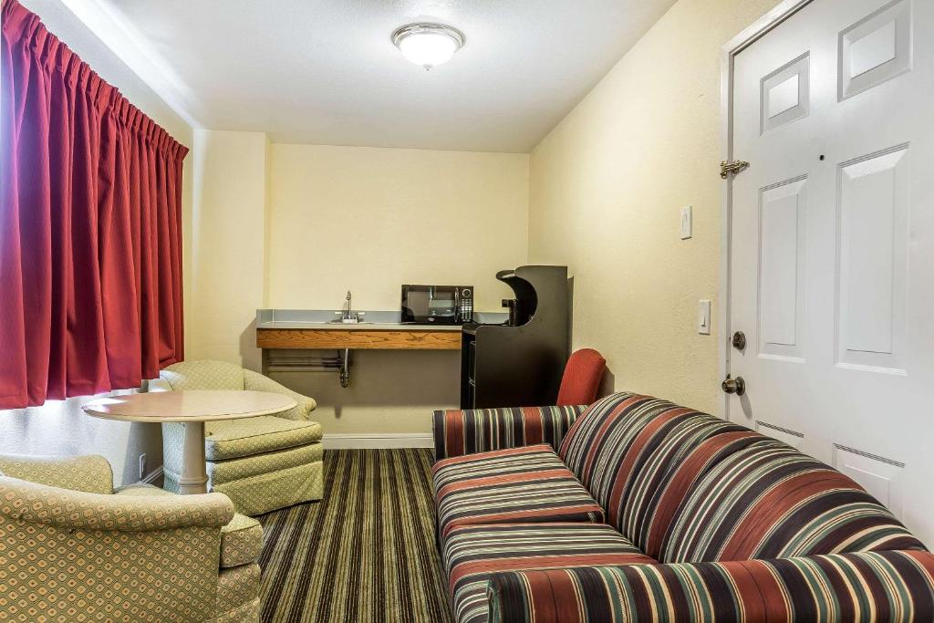 Quality Inn Salinas - image 4