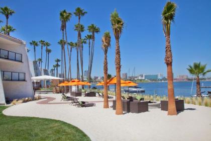 Hotel Maya - a DoubleTree by Hilton Hotel - image 3