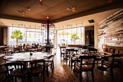 Hotel Maya - a DoubleTree by Hilton Hotel - image 5
