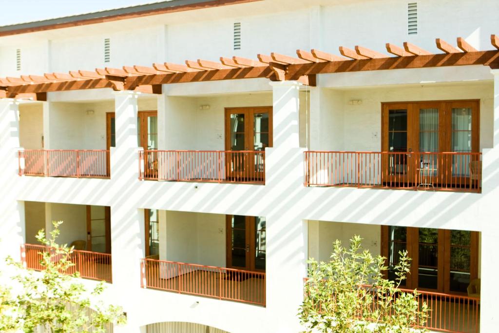 Hotel Casa 425 + Lounge A Four Sisters Inn - image 2