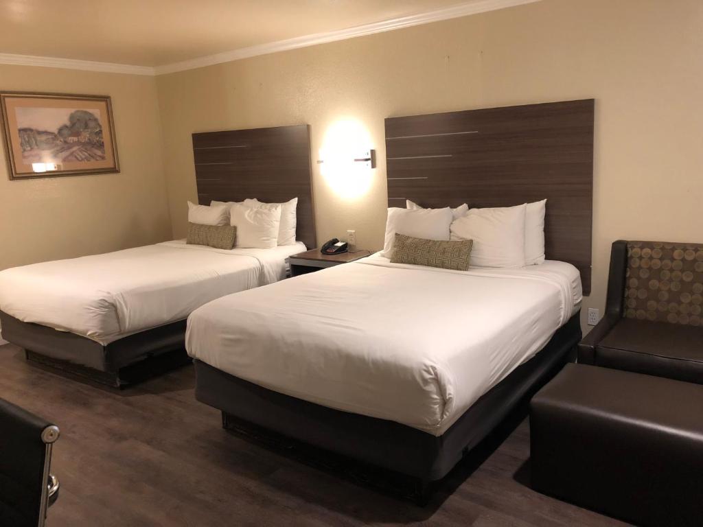 El Castell Motel - image 5