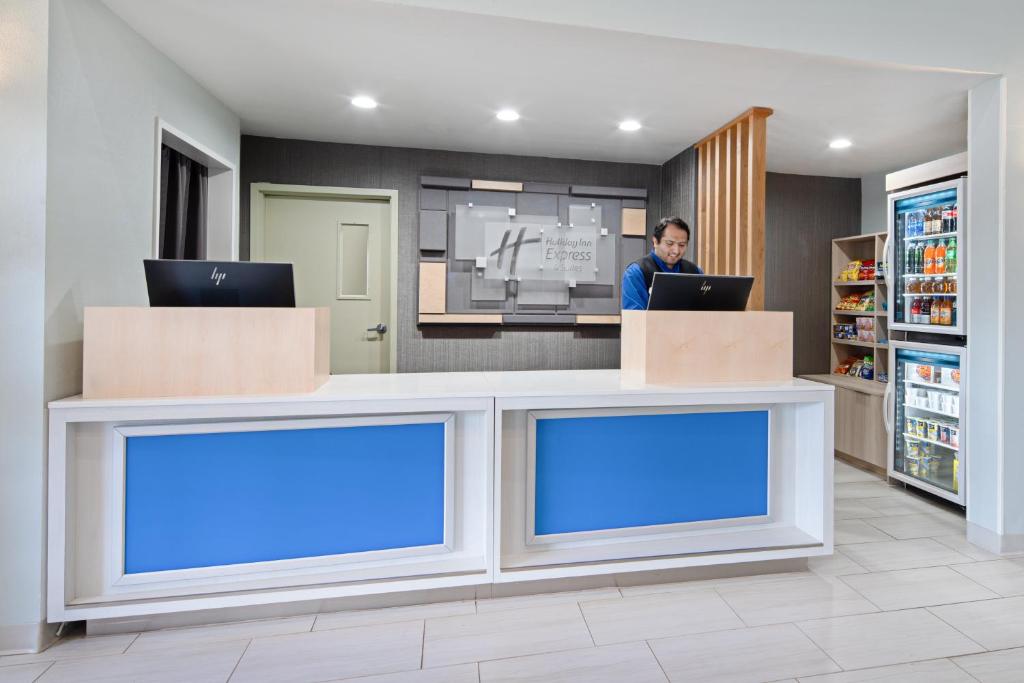 Holiday Inn Express Hotel & Suites Watsonville an IHG Hotel - main image