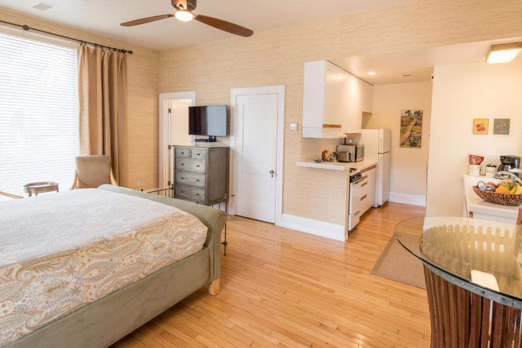 Harbor House Inn - image 4