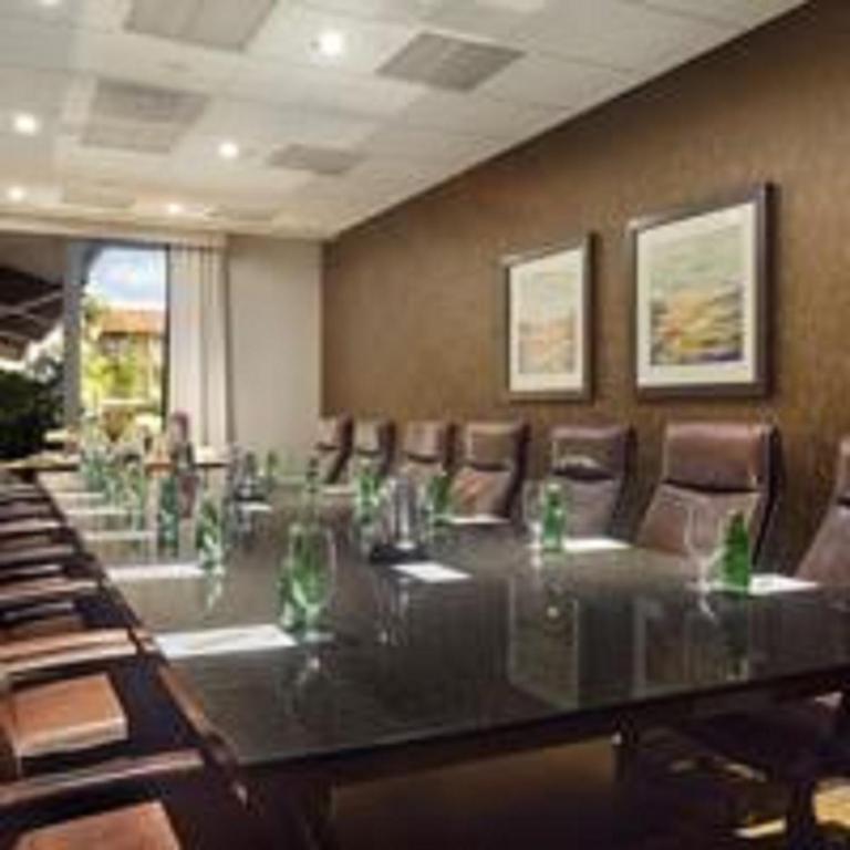 DoubleTree by Hilton Ontario Airport - image 2