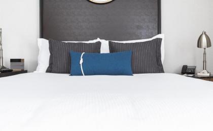 Harbor Court Hotel - image 2