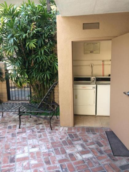 Dunes Inn - Wilshire - image 2