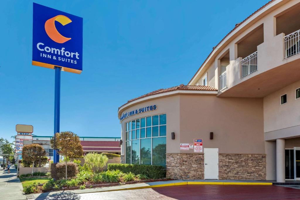 Comfort Inn & Suites Near Universal - North Hollywood – Burbank - main image