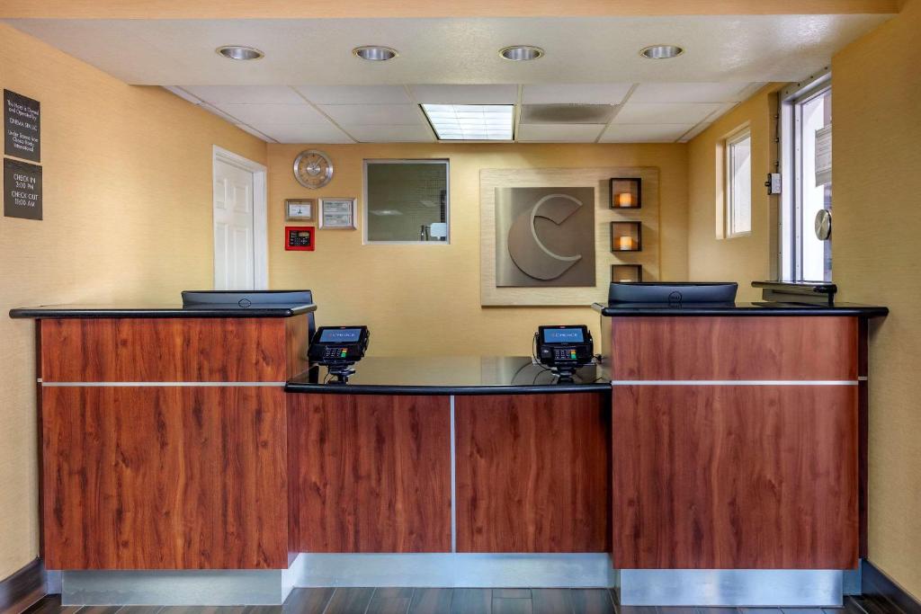 Comfort Inn & Suites Near Universal - North Hollywood – Burbank - image 2