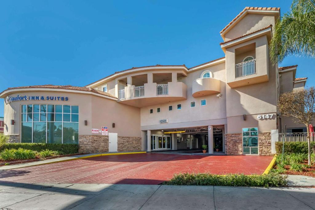 Comfort Inn & Suites Near Universal - North Hollywood – Burbank - image 3