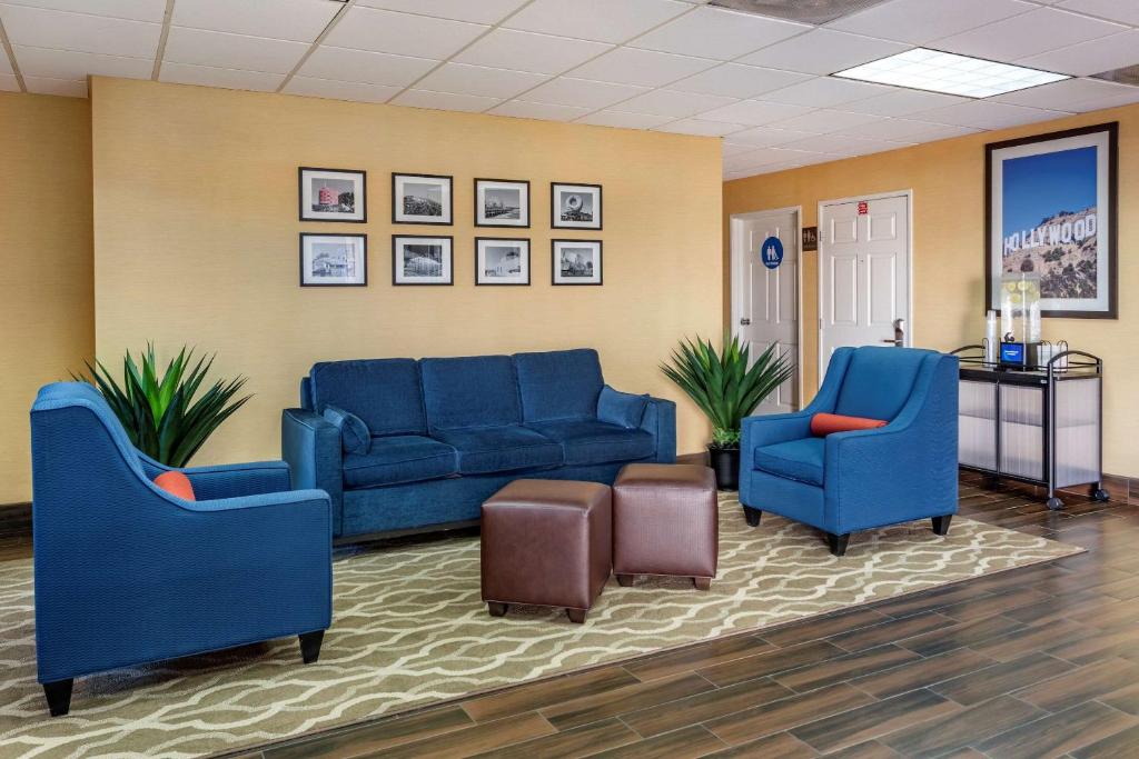 Comfort Inn & Suites Near Universal - North Hollywood – Burbank - image 4