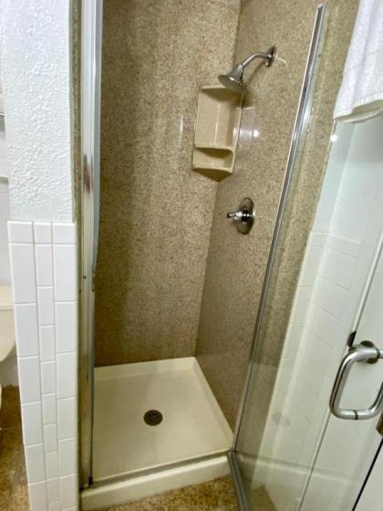 Geary Parkway Motel - image 2