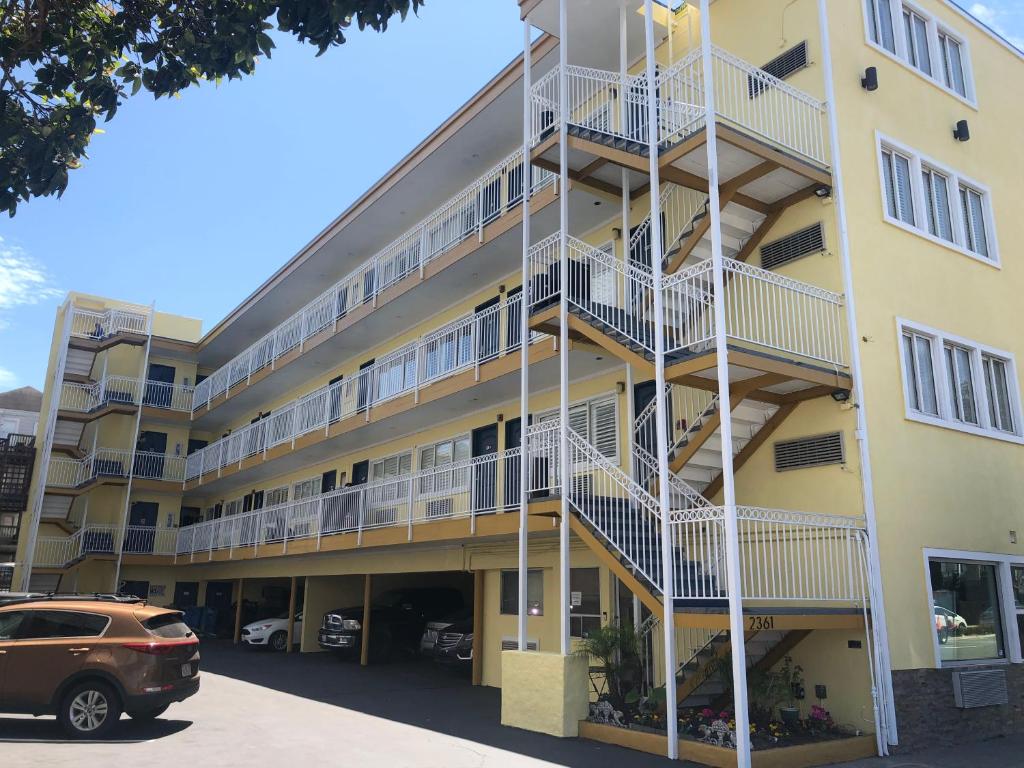 Presidio Parkway Inn - image 2