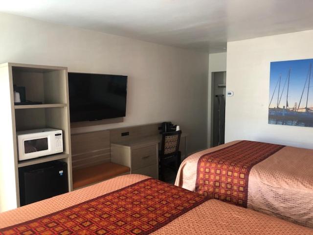 Presidio Parkway Inn - image 5