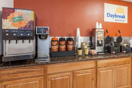 Days Inn by Wyndham Mission Valley Qualcomm Stadium/SDSU - image 2