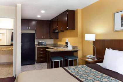 Days Inn by Wyndham Mission Valley Qualcomm Stadium/SDSU - image 5