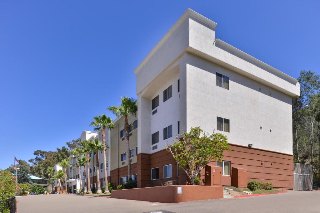 Candlewood Suites San Diego an IHG Hotel - main image