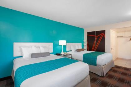 Howard Johnson by Wyndham San Diego Hotel Circle - image 3