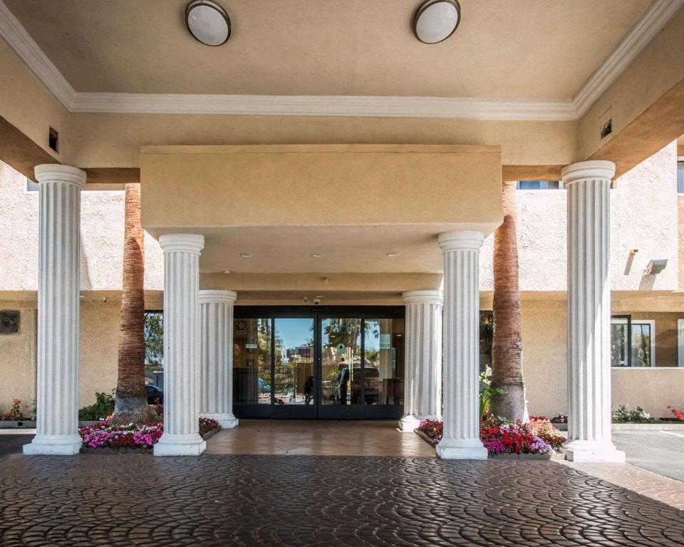 Comfort Inn & Suites Huntington Beach - main image