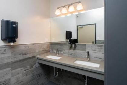 Minna Hotel - image 2