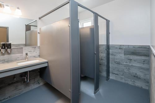 Minna Hotel - image 3