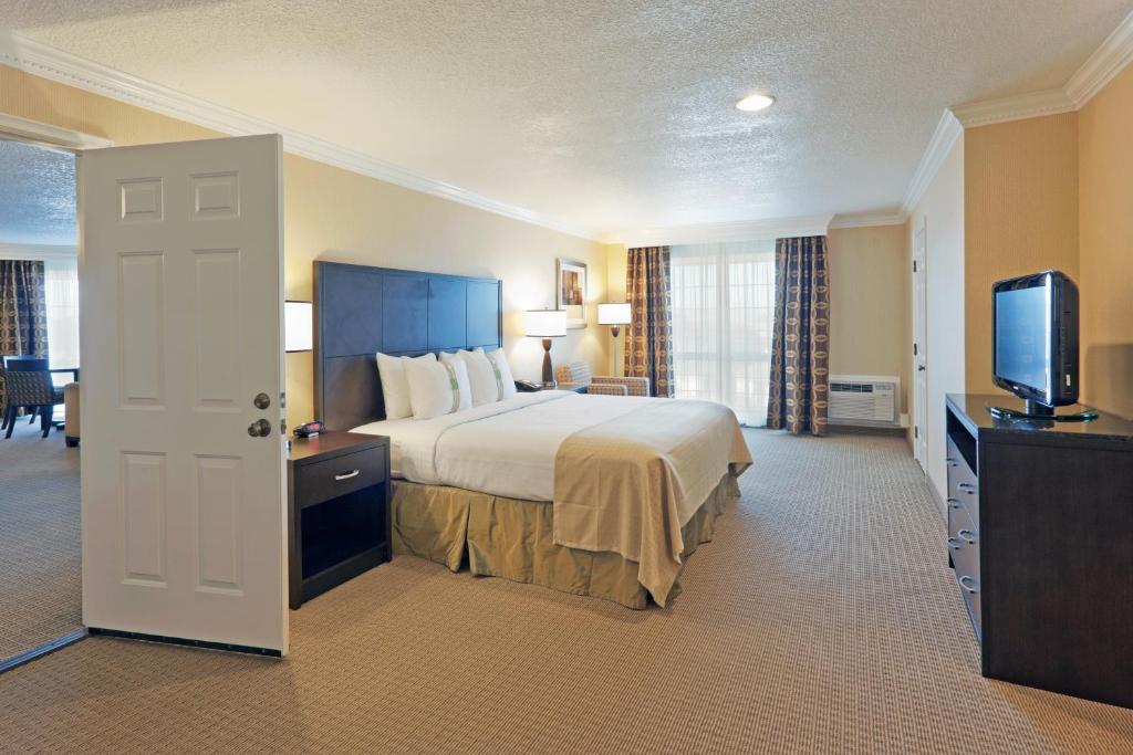Holiday Inn & Suites San Mateo - SFO an IHG Hotel - image 5