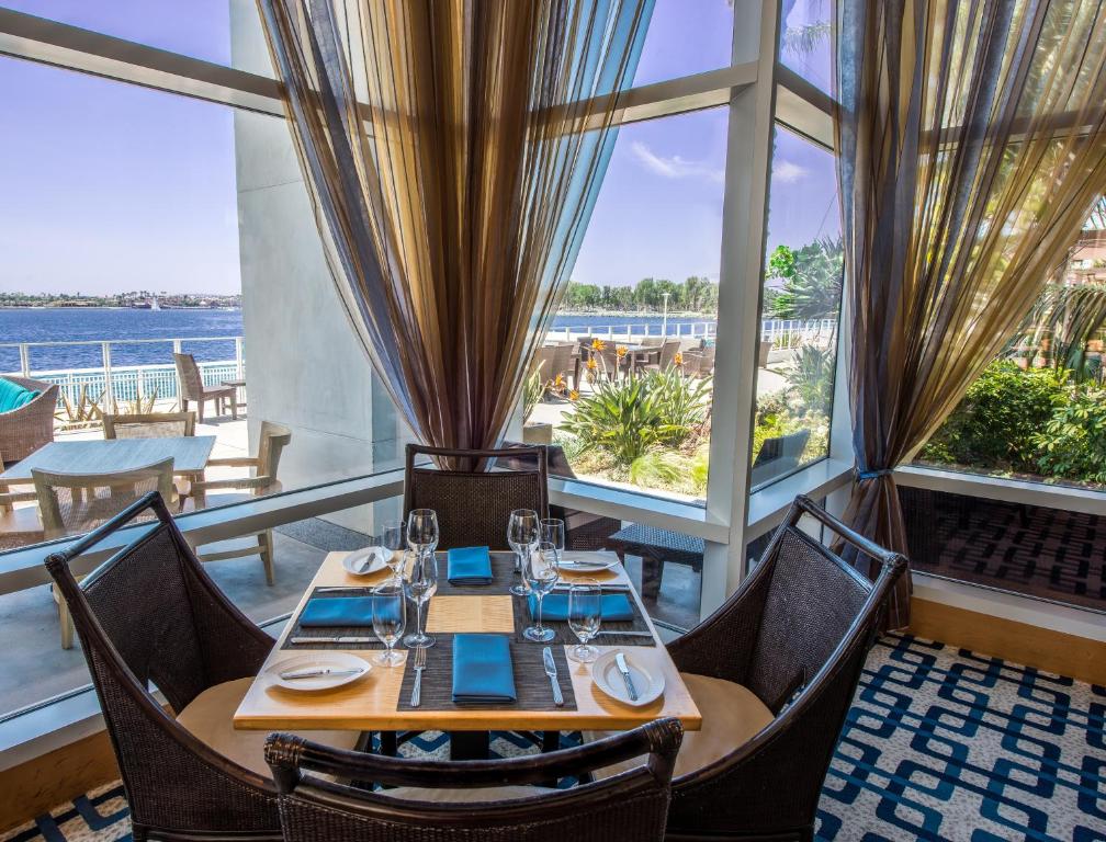 Hilton San Diego Bayfront - image 2