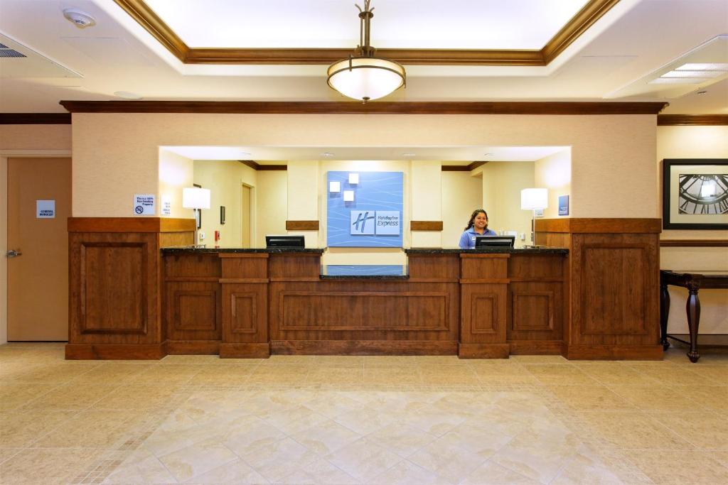 Holiday Inn Express Fresno Northwest - Herndon an IHG Hotel - image 4